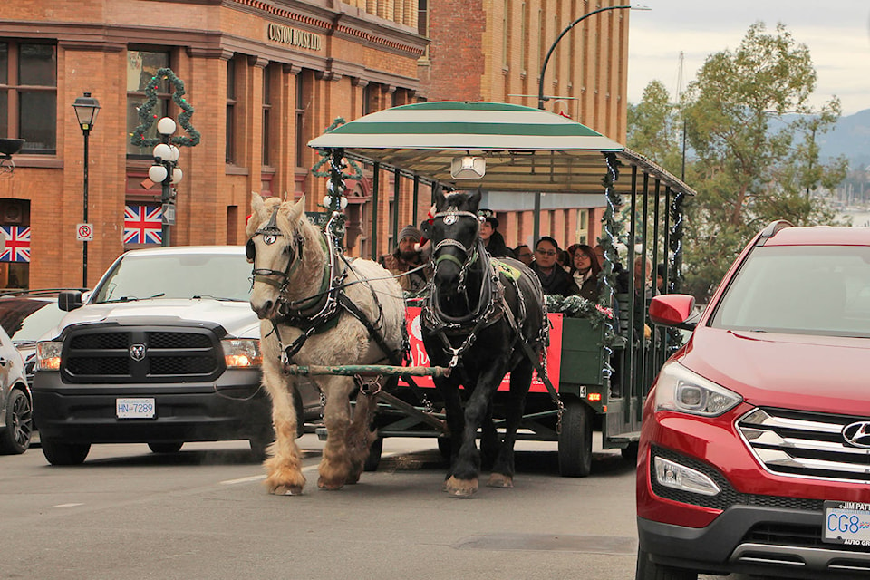 12204792_web1_171220-VNE-HorseCarriage02--1-