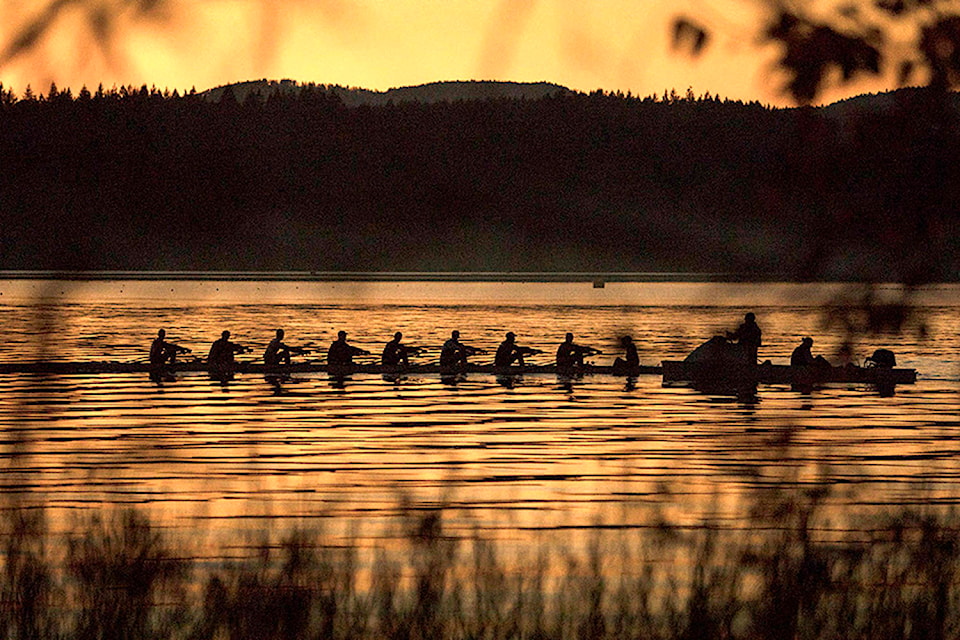 12427712_web1_copy_rowers_sunset