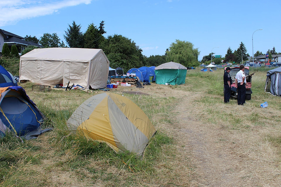 12471933_web1_Encampment