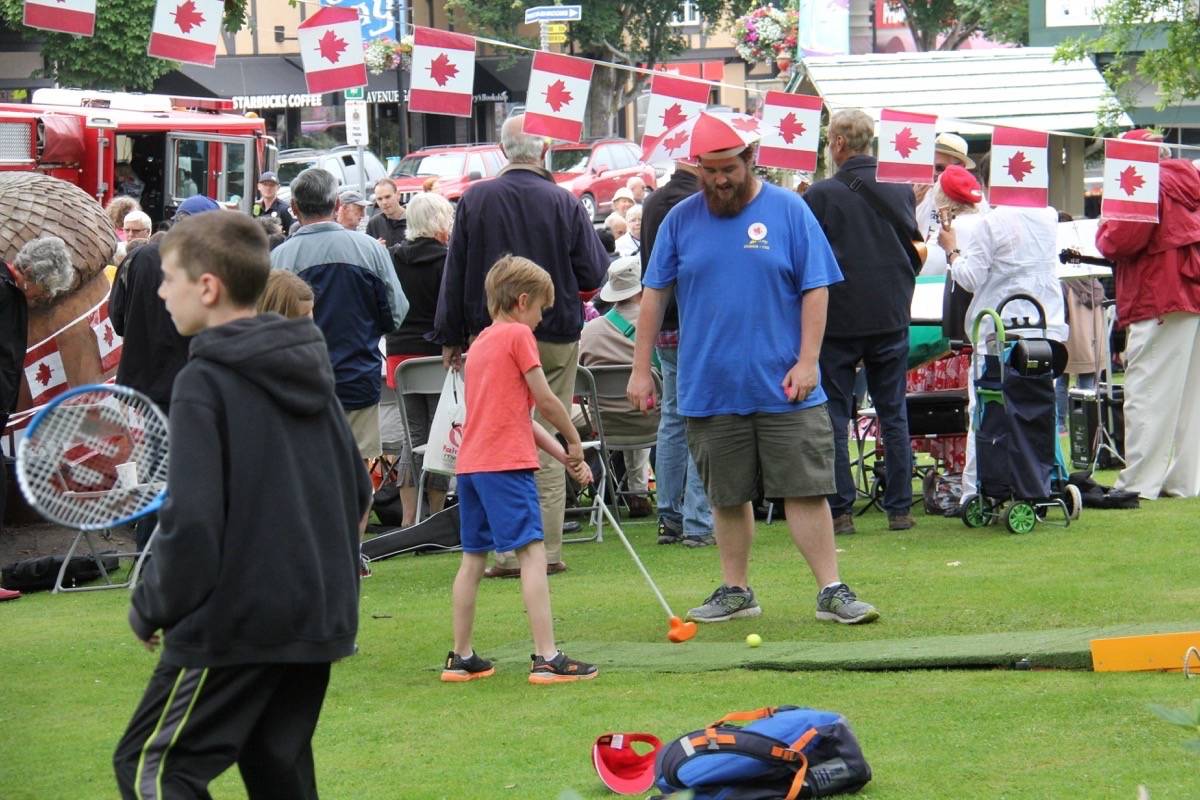 12540833_web1_180704-OBN-CanadaDayOakBay_14