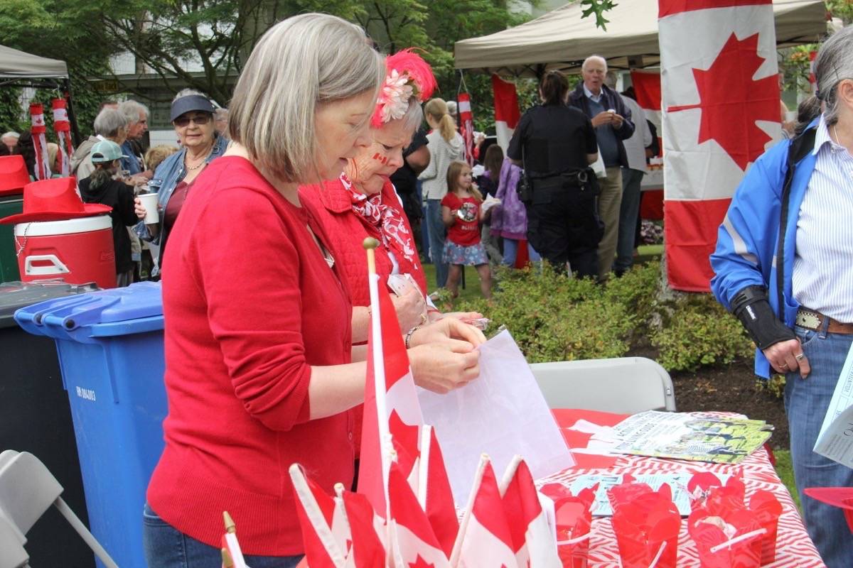 12540833_web1_180704-OBN-CanadaDayOakBay_7