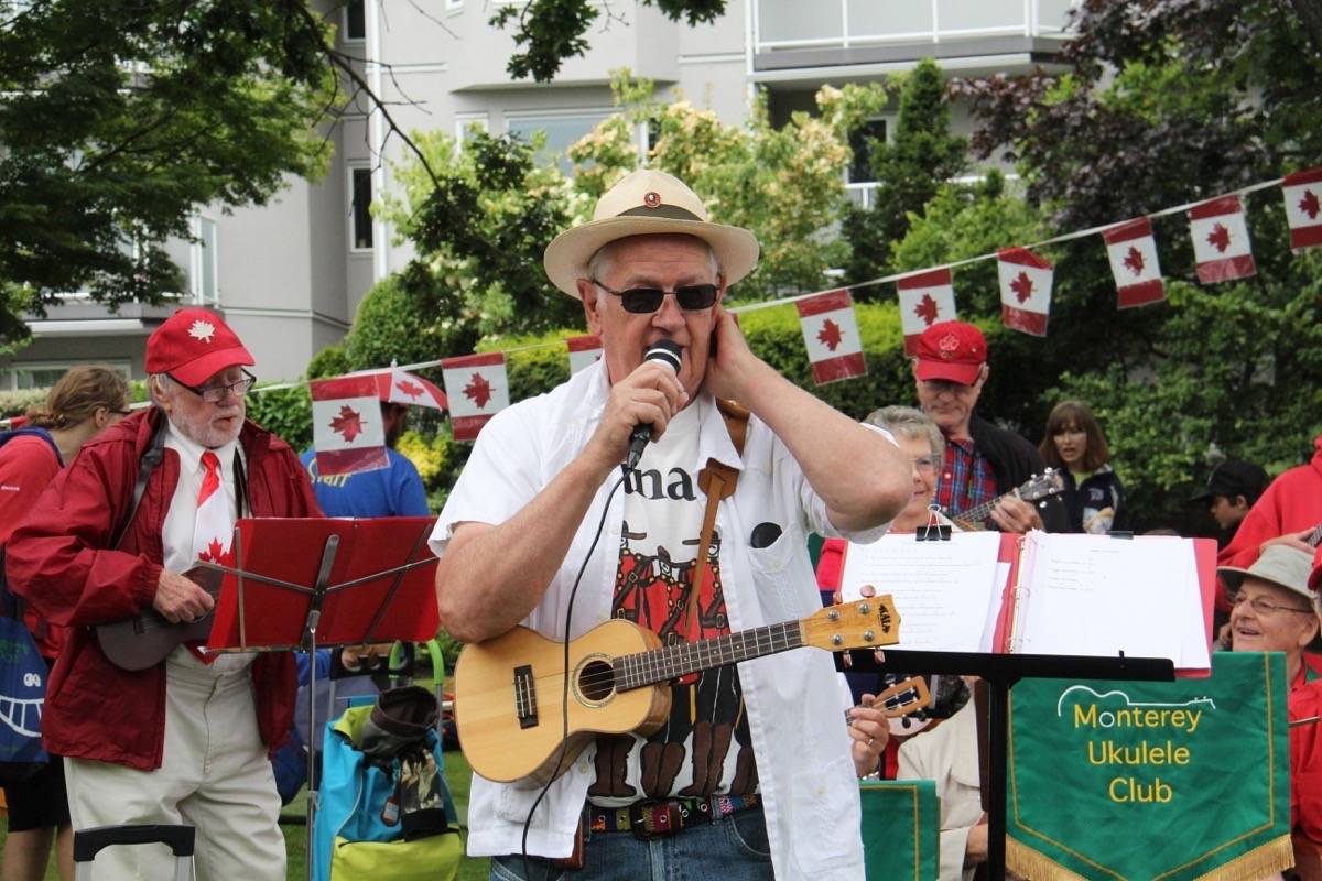 12540833_web1_180704-OBN-CanadaDayOakBay_9