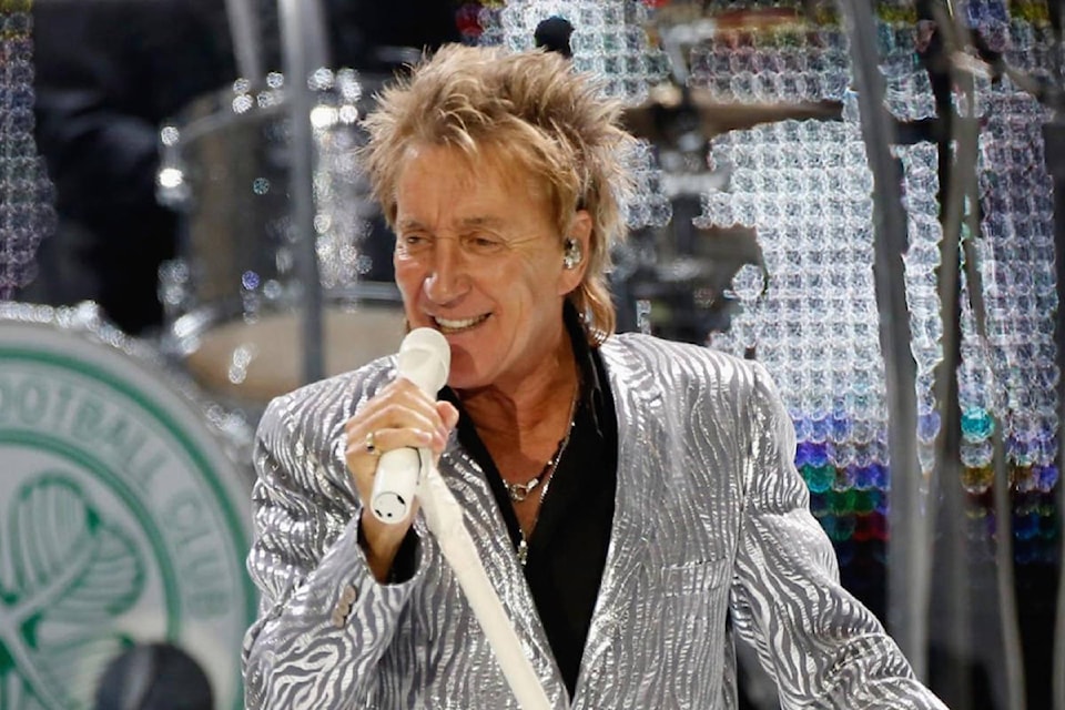 12643873_web1_180711_KCN_Rod-Stewart-2