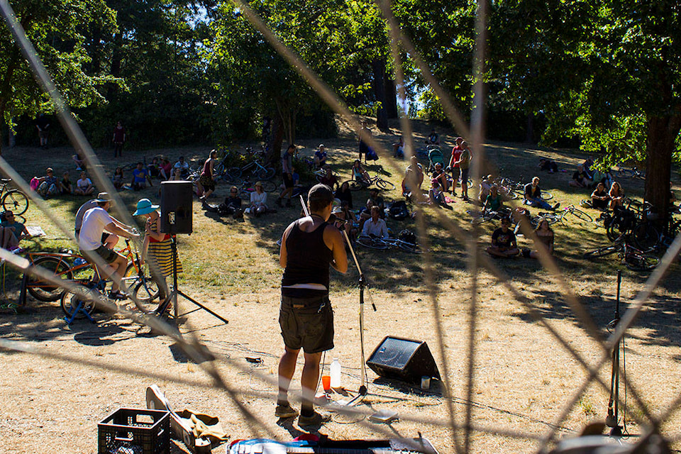 12802738_web1_180725-VNE-BikeMusicFest2