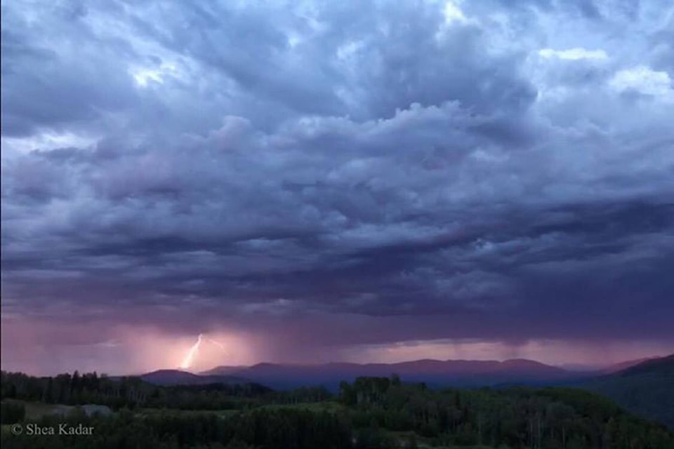 13101337_web1_180720-QCO-lightning-storm