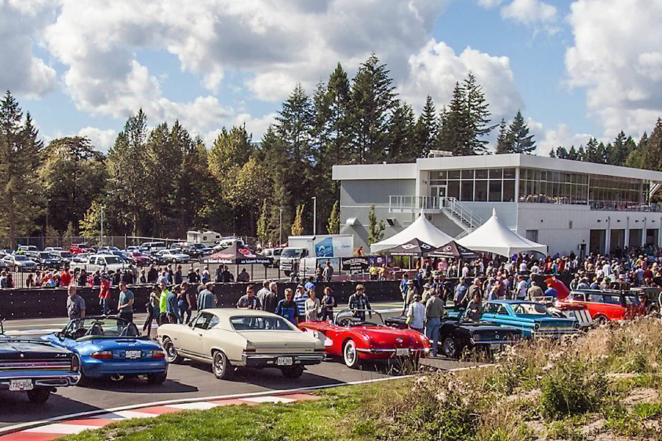 13157454_web1_motor-gathering-2