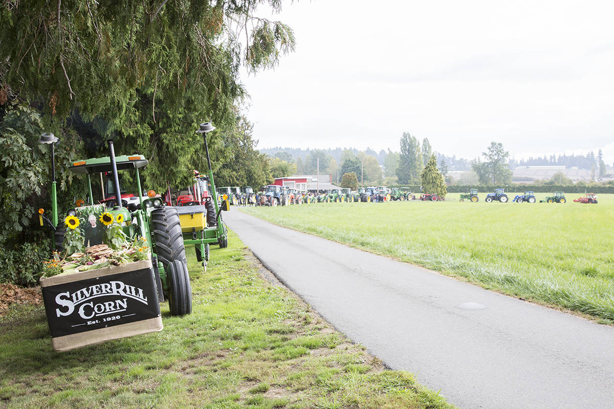 13575459_web1_180919-GNG-TractorProcession6