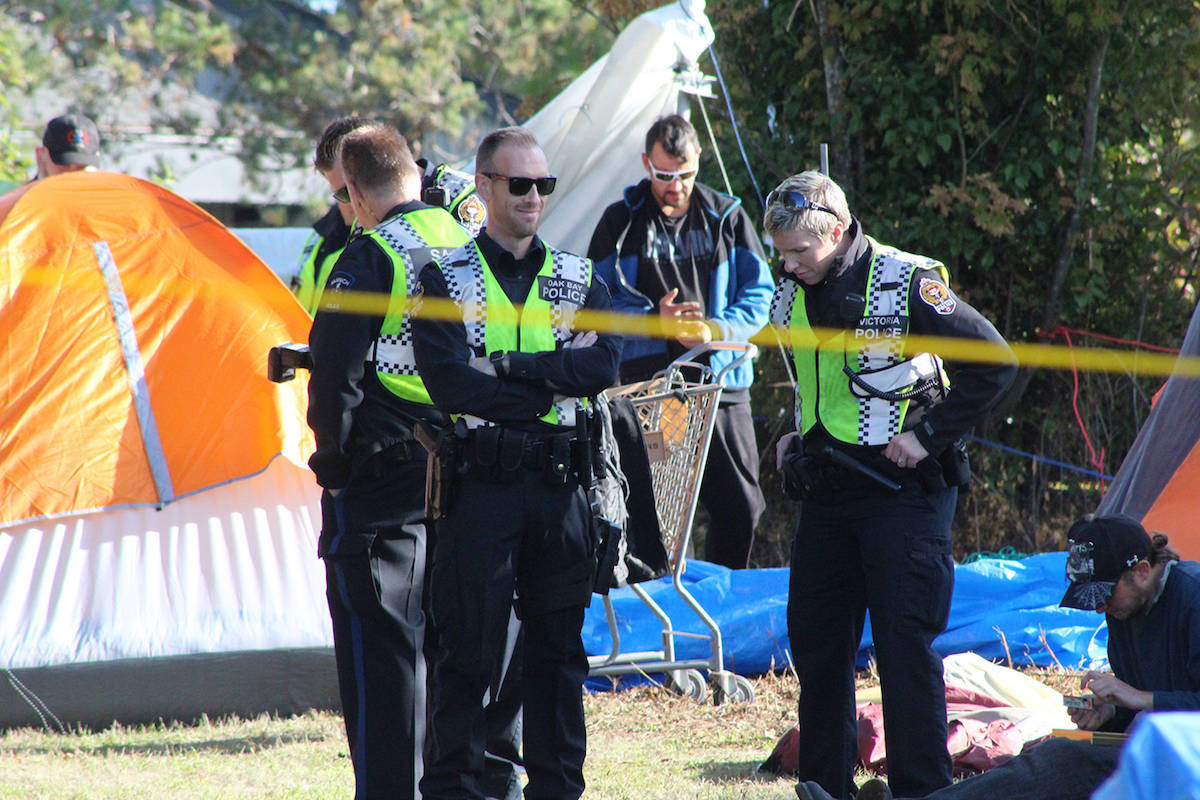 13592983_web1_SaanichPoliceatTentCity.TP