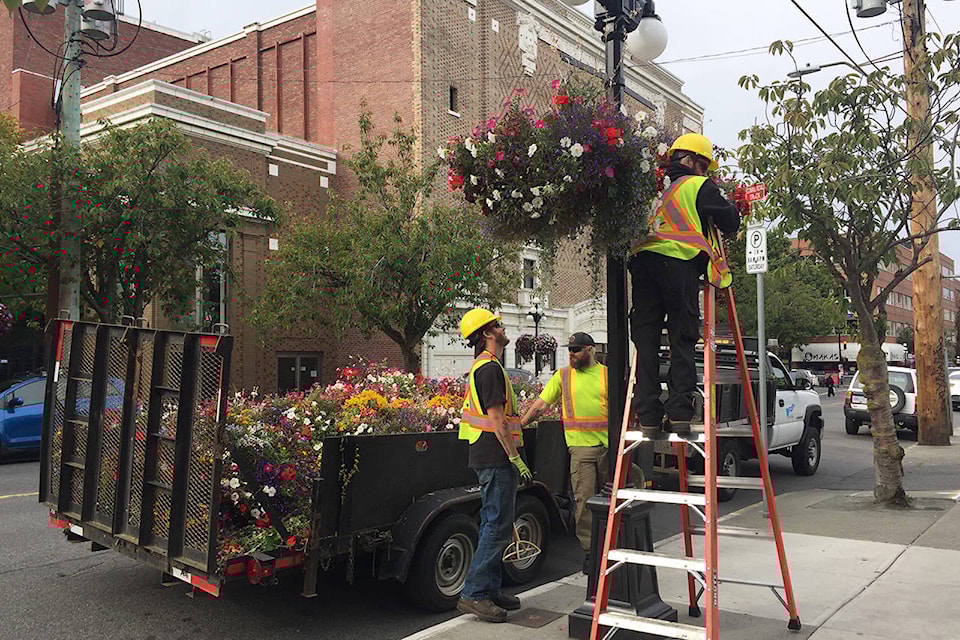 13636373_web1_180926-VNE-FlowerBasketsComingDown