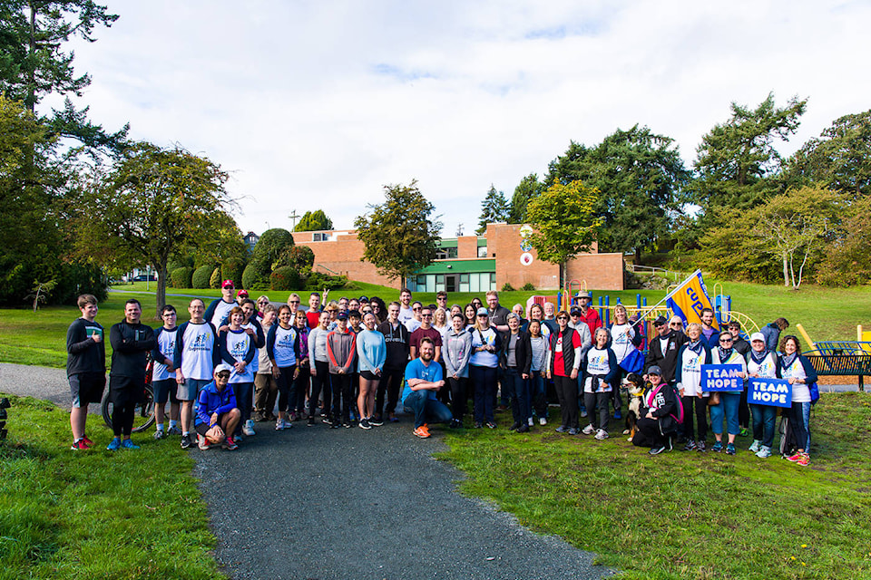13674195_web1_180928-VNE-SAMentalHealthWalk_1
