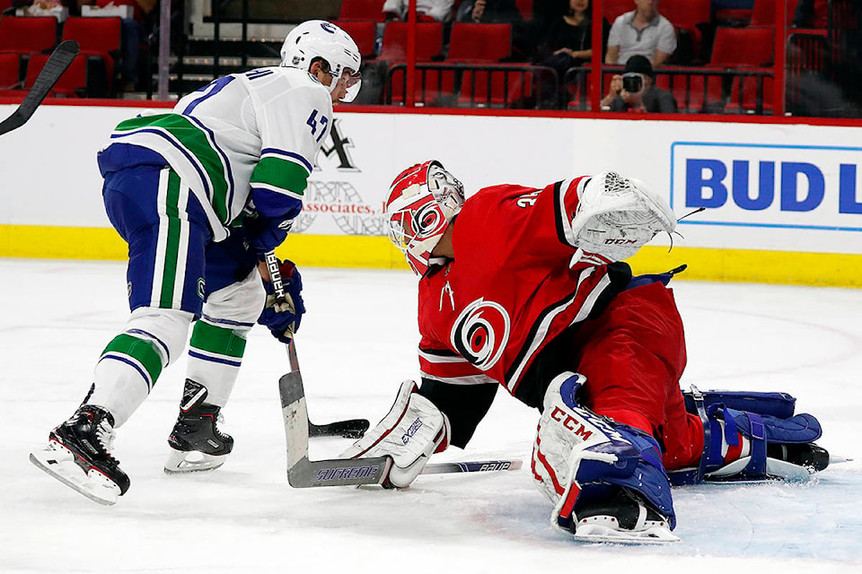 13899095_web1_181009-IFD-Canucks-Canes2