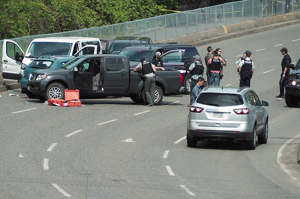 14090337_web1_180510-NBU-PoliceShootingScene-P5080533