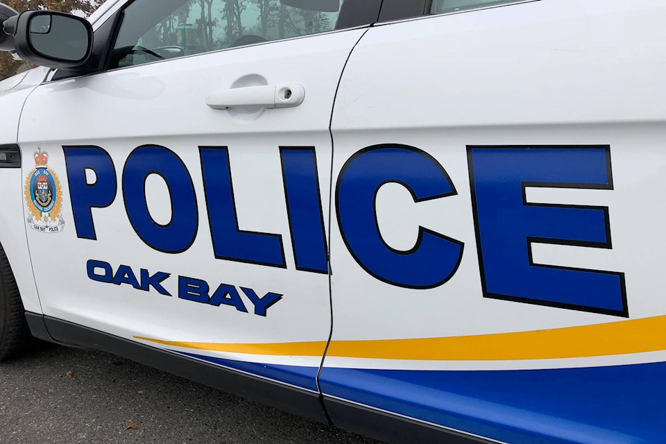 14126169_web1_101822-OBN-Oak-Bay-Police