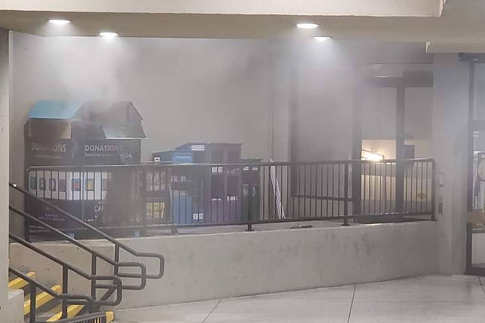 14253543_web1_dumpster_fire_inside