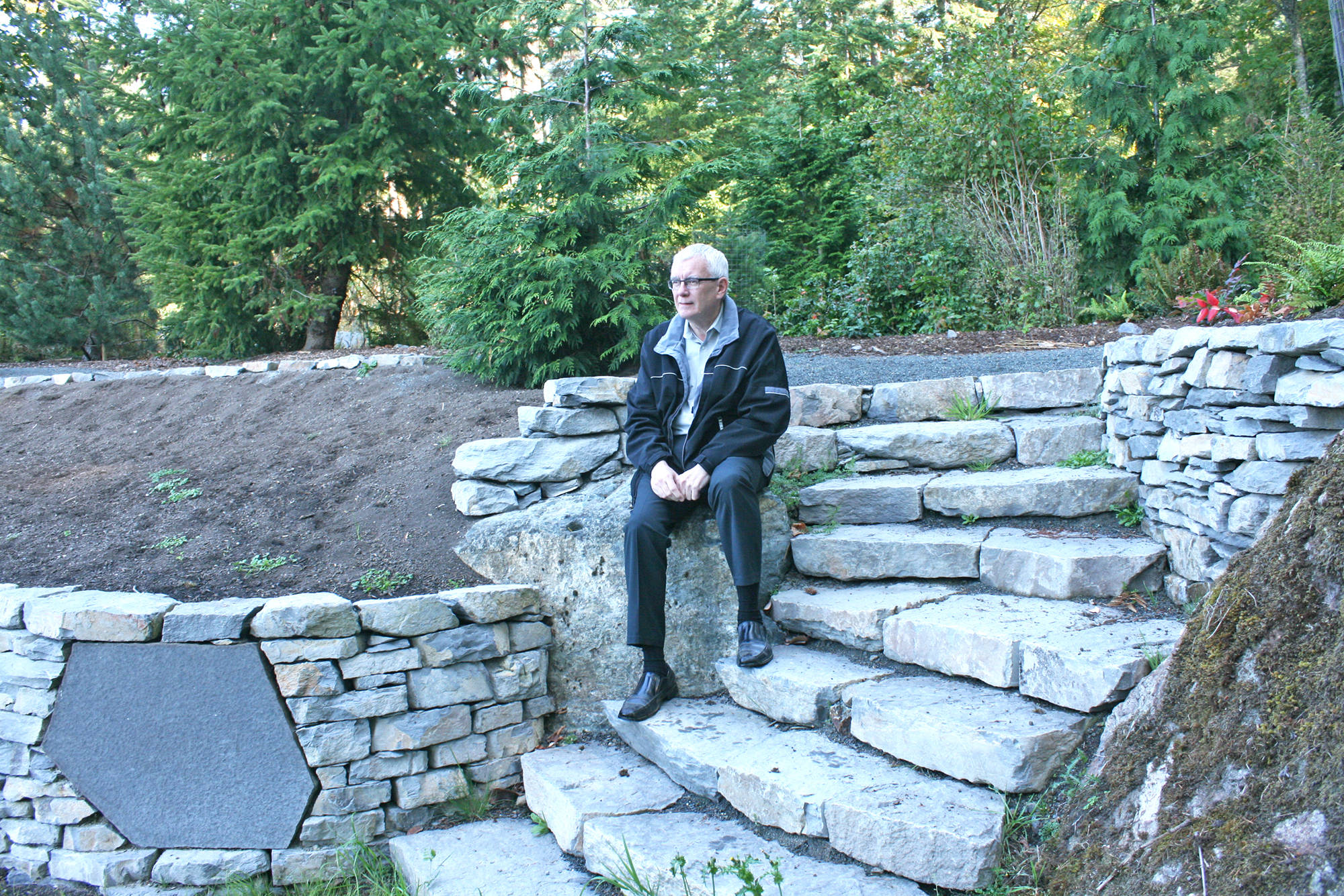 14306268_web1_RoyalOakBurialParkretiree