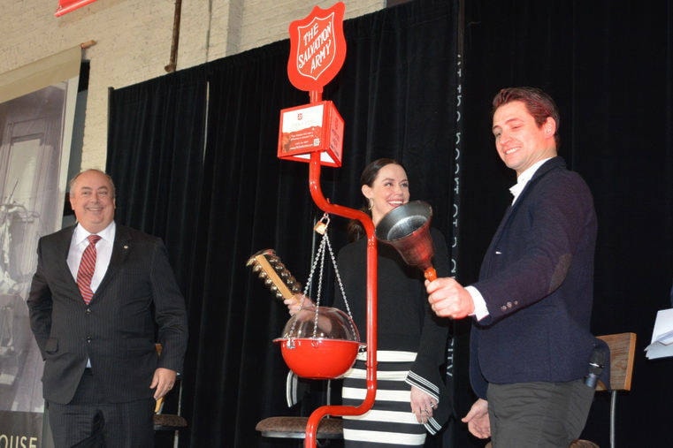 14670110_web1_181205-VNE-SalvationArmyChristmasKettles_1