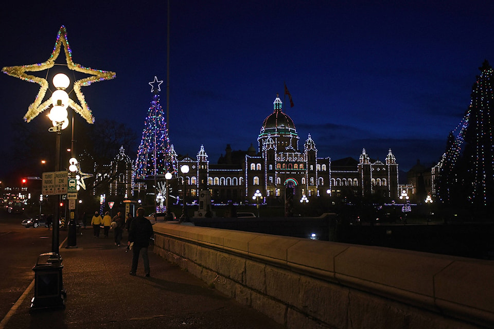 14747661_web1_Legislature-Christmas-Lights-1