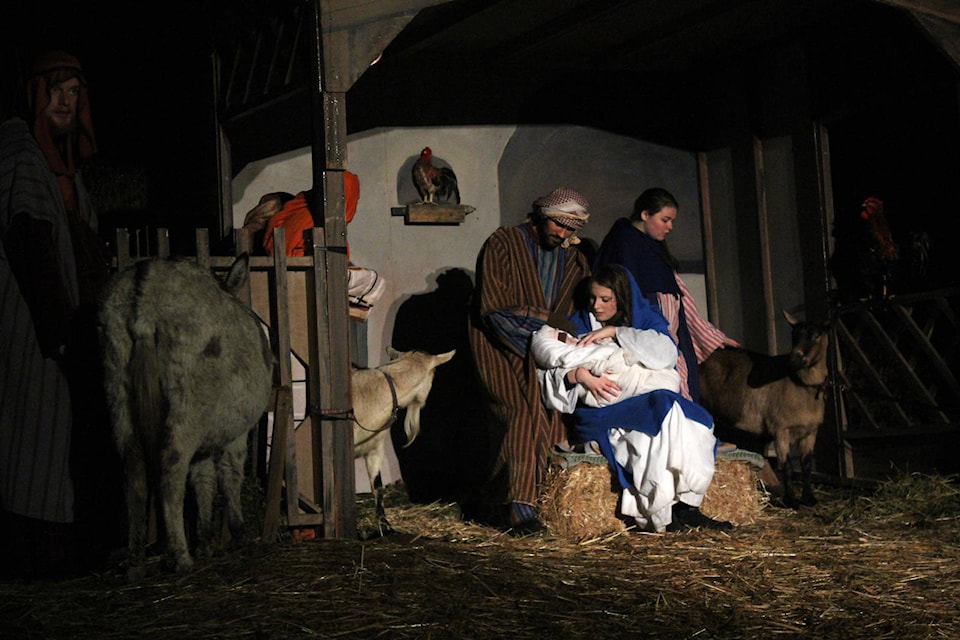 14820776_web1_181217-SNE-NativityPageant_2