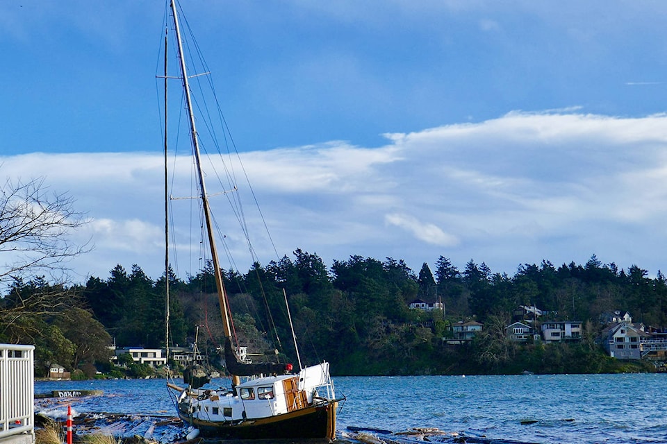 14923918_web1_boat_abandoned