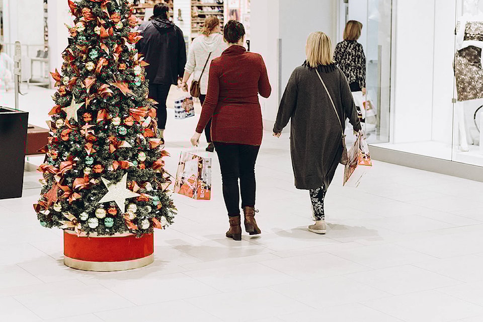 15013385_web1_Shoppers2C