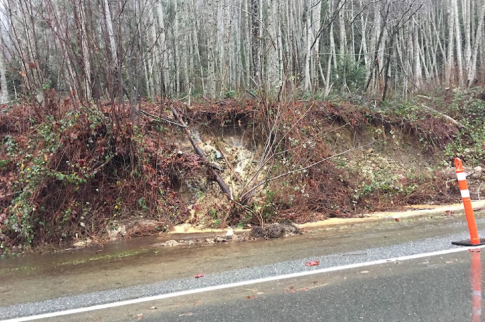 15016315_web1_Hwy18mudslide