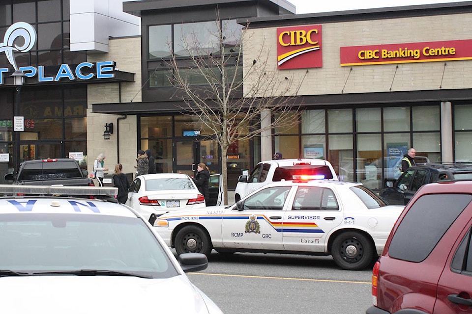 15042333_web1_190108-NBU-CIBC-Nanaimo-robbed_1