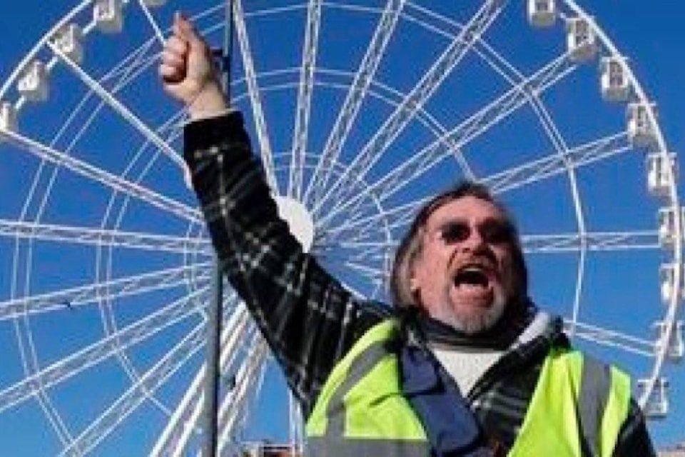 15113141_web1_190112-BPD-M-Yellow-vest
