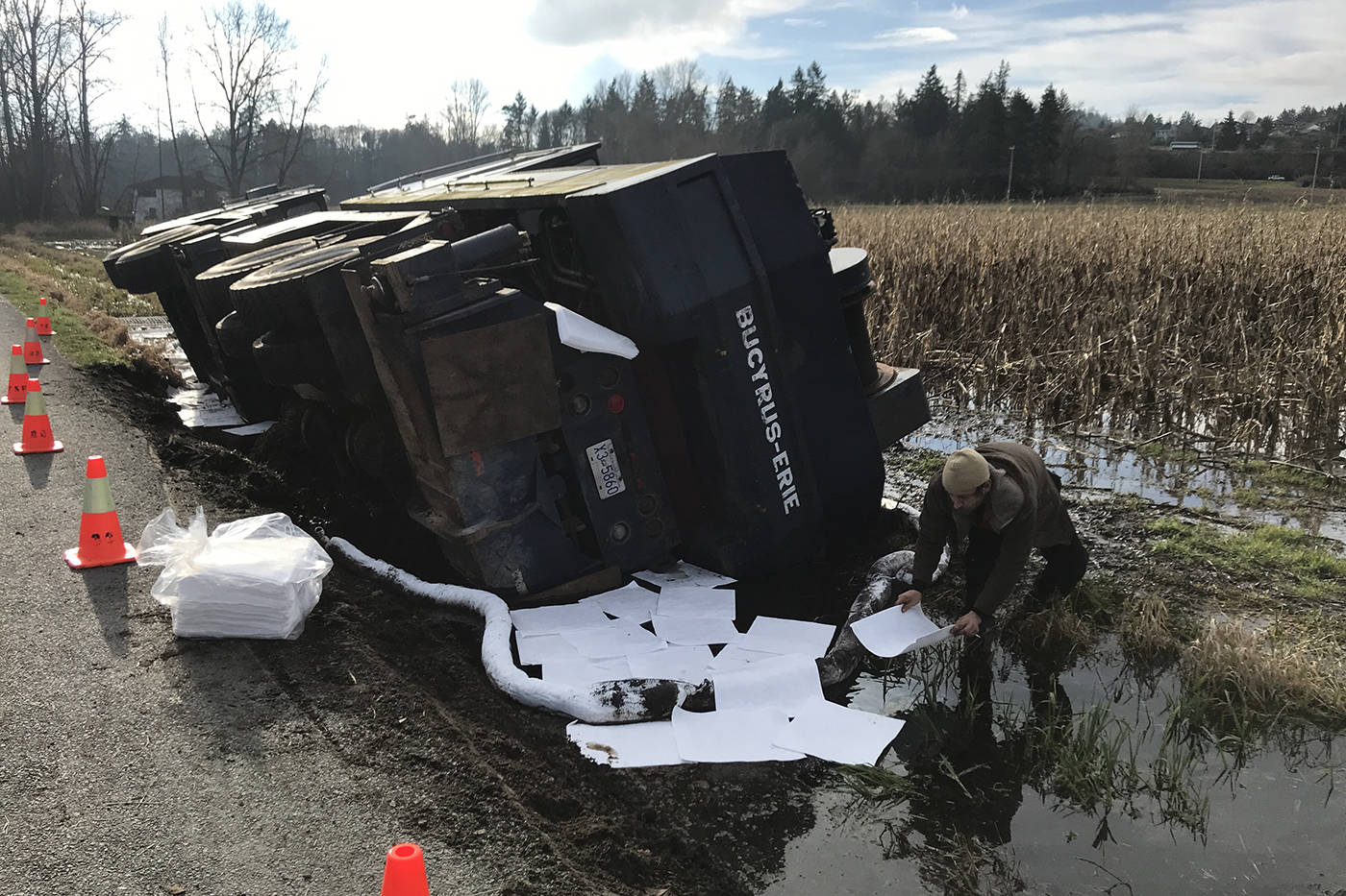 15286457_web1_190125-PNR-CentralSaanichTruckSpill_2