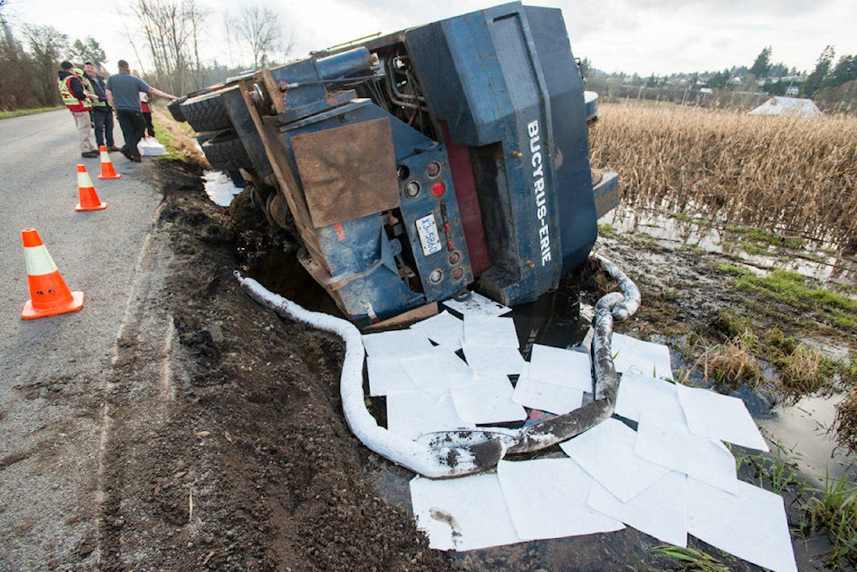 15401173_web1_190204-PNR-TippedCraneTruckAccidentFOLO