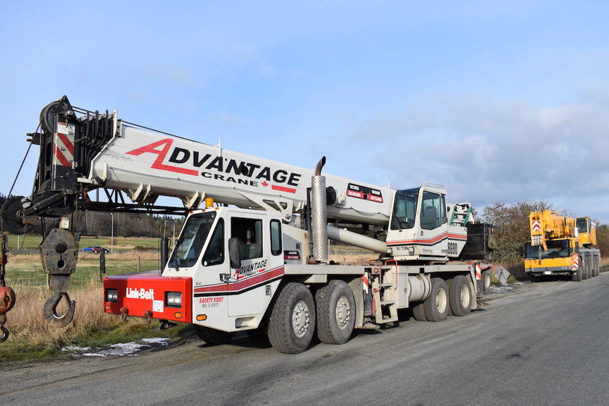 15469539_web1_190207CraneTruckRemoval