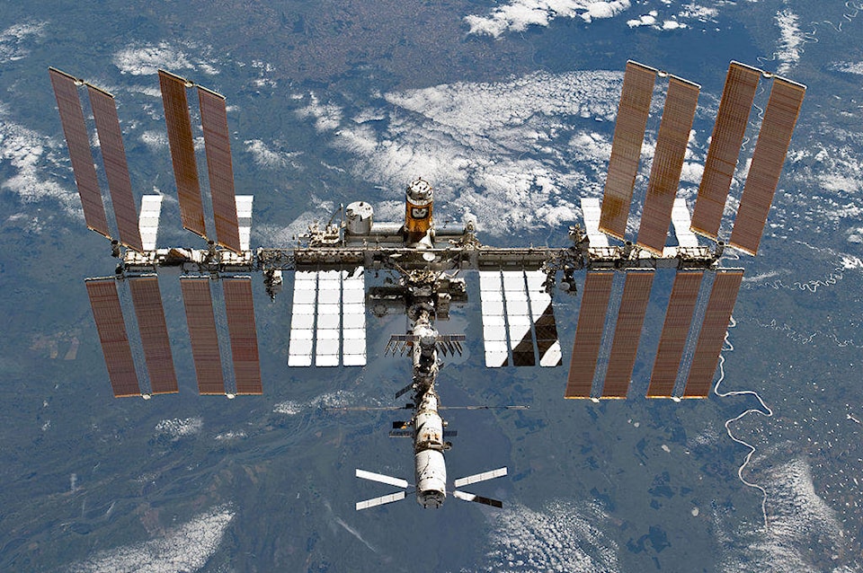 15835860_web1_190219-NBU-NASA_photo_International-Space-Station