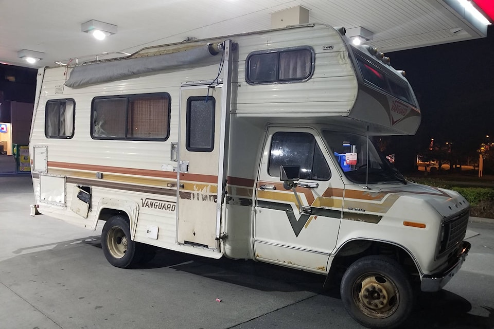 16170536_web1_van_with_weapons