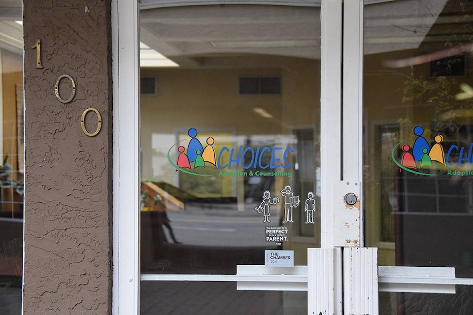 16284285_web1_190405-VNE-AdoptionClinicCloses_1