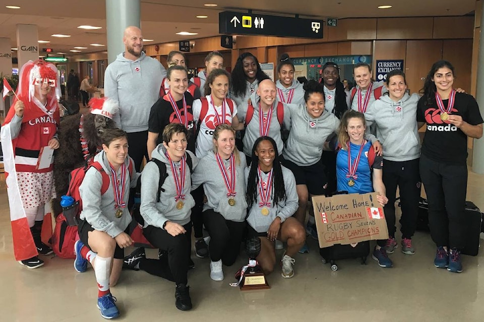 16598499_web1_190422-PNR-WomensNational7sRugbyTeamReturn