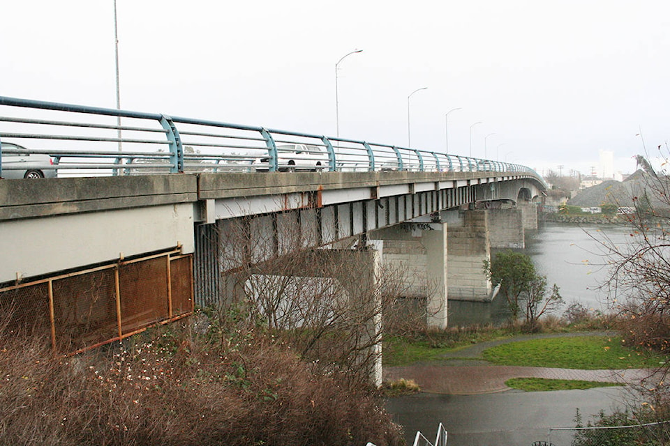 16657134_web1_180125-VNE-baystreetbridge