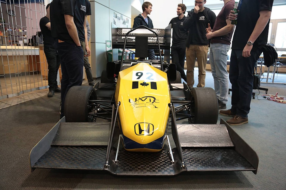 16675132_web1_sportcar