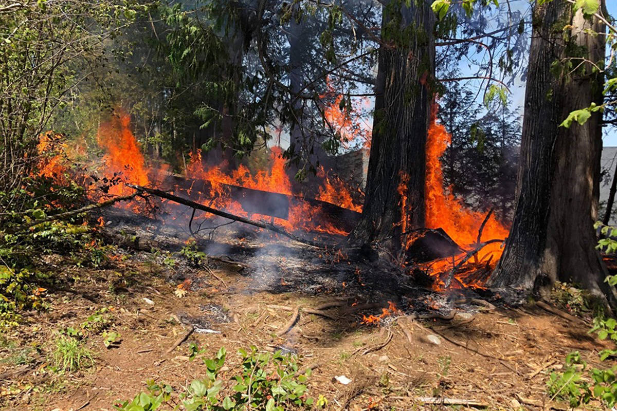 16697470_web1_copy_190505-GNG-Grass-Fire