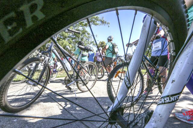 16701598_web1_Ride-Dont-Hide-2016-640x427