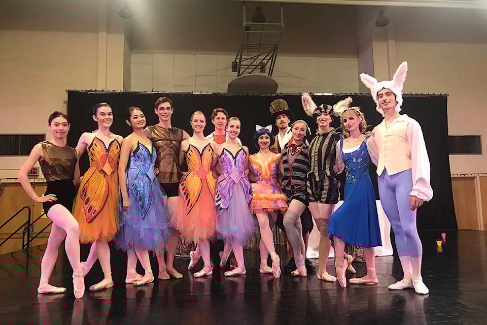 16746289_web1_190508-VNE-Ballet-1-Costumes_2