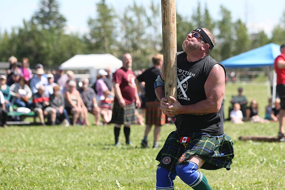 16784855_web1_170617-RDA-Highland-games-3-