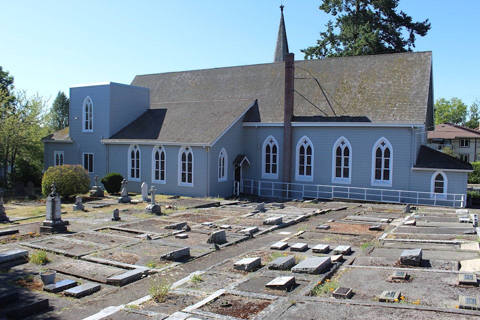 16953988_web1_st_luke_cemetary