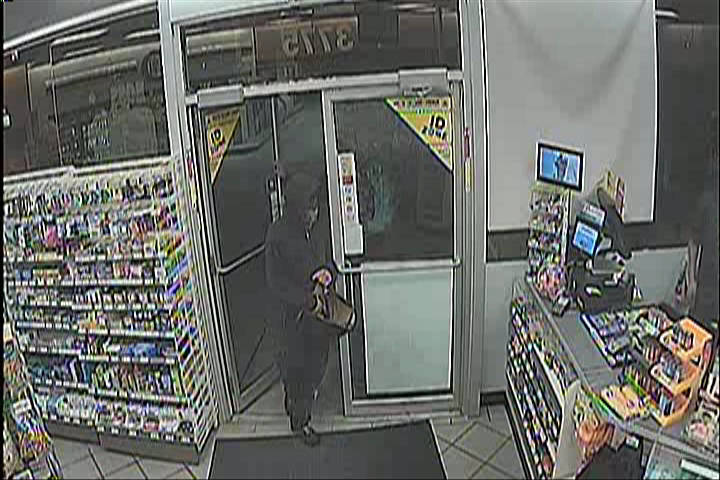 17018014_web1_190527-VNE-711Robberies_3