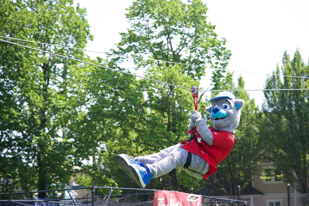 17067304_web1_copy_190629-VNE-zipline2