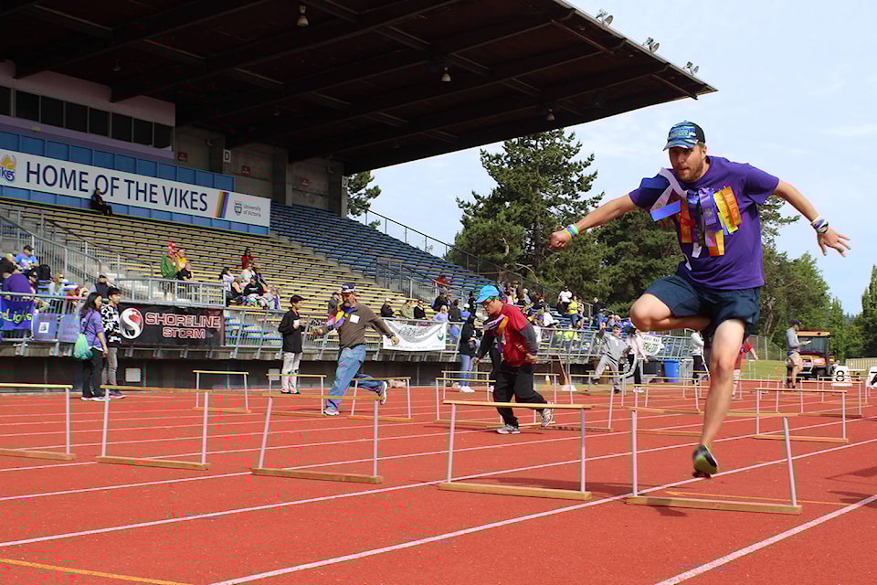 17208299_web1_hurdles