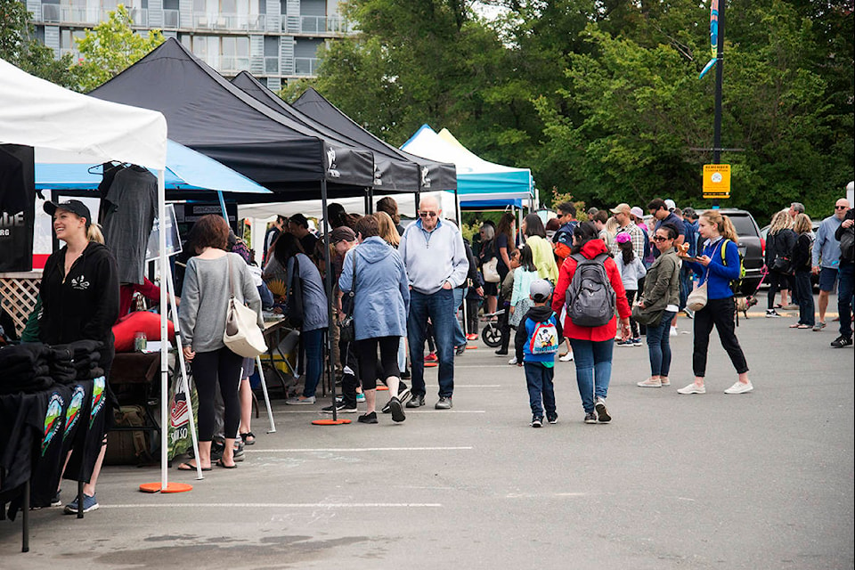 Hundreds enjoyed World Oceans Day at Fishermans Wharf on Sunday. The event included dozens of educational and conservation booths, face painting, live diving demonstrations and more. (Nina Grossman/News Staff)