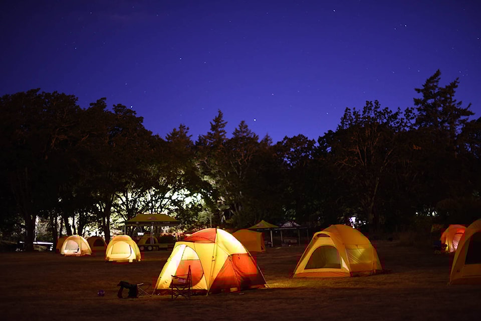 17316464_web1_180720-GNG-CampIn