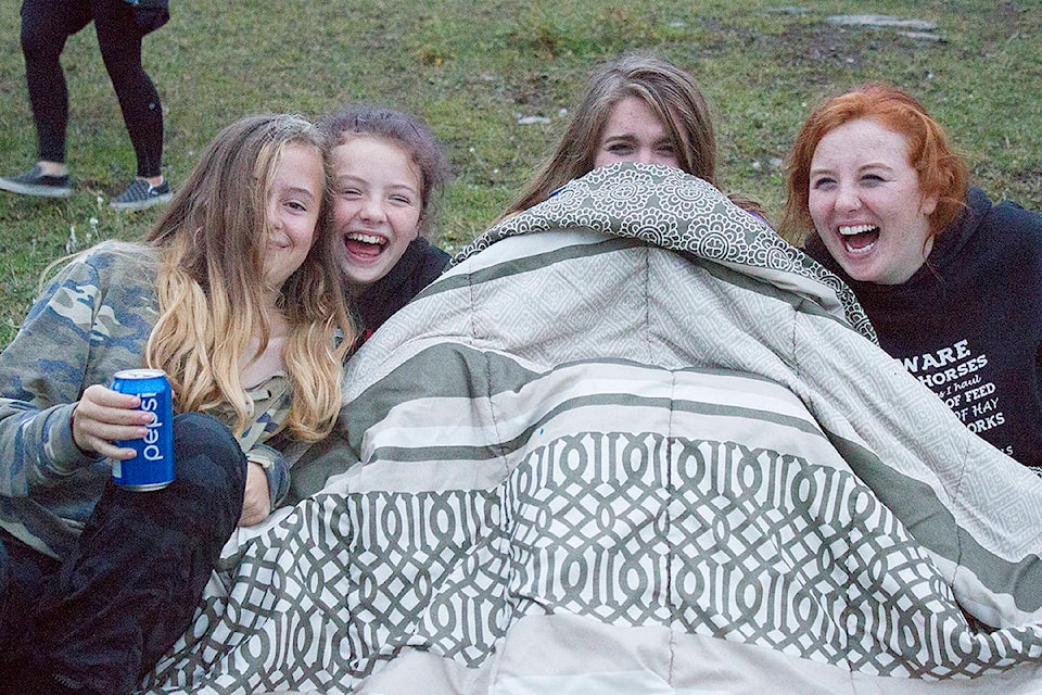 17421619_web1_180927-OMH-outdoormovie1
