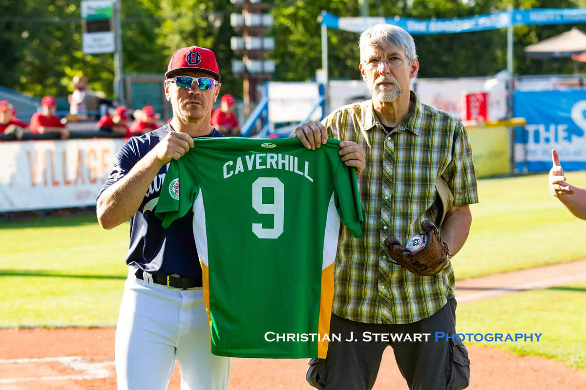 17458550_web1_190626-VNE-HarbourCatsWinAppleSox_6