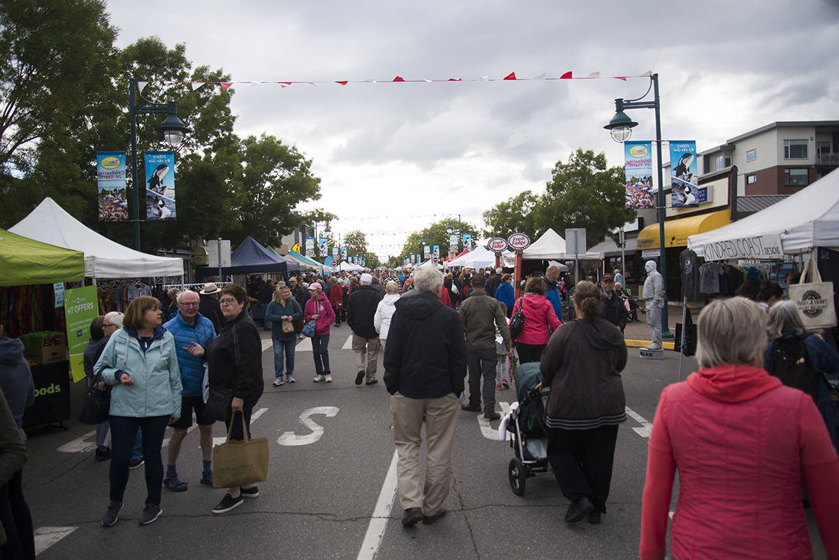 17595361_web1_190606-VNE-Sidney-Street-Market-7