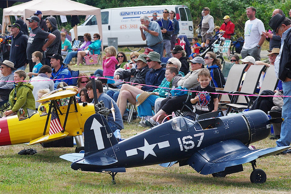 18033608_web1_190808-PNR-LargestLittleAirshow1